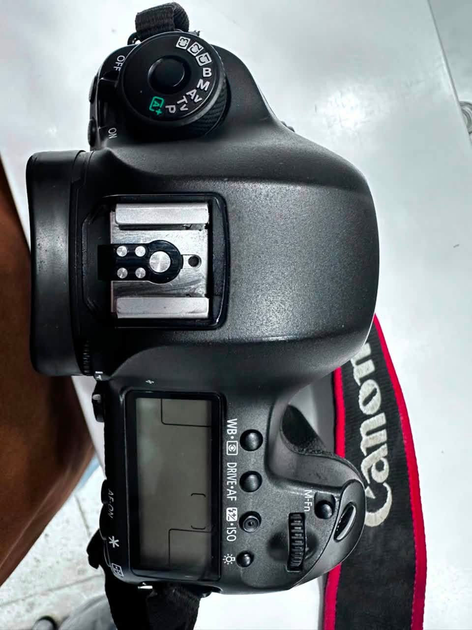 Canon EOS 5DS R – 
مستعملة بحالة ممتازة فقط بدي 

إذا تبحث عن أعلى دقة وجودة احترافية بالتصوير، فـ Canon EOS 5DS R تعتبر من أقوى كامرات كانون للمصورين المحترفين.

✅ الموديل: Canon EOS 5DS R
✅ الحالة: مستعملة ونظيفة جدًا
✅ دقة 50.6 ميكابكسل Full Frame
✅ تفاصيل وصور فائقة الوضوح
✅ مثالية لتصوير البورتريه، المنتجات، الطبيعة والإعلانات

📍 العنوان: بغداد – الباب الشرقي – مجاور عمارة الوقف القادرية
📞 للاستفسار والحجز:‭***********‬
