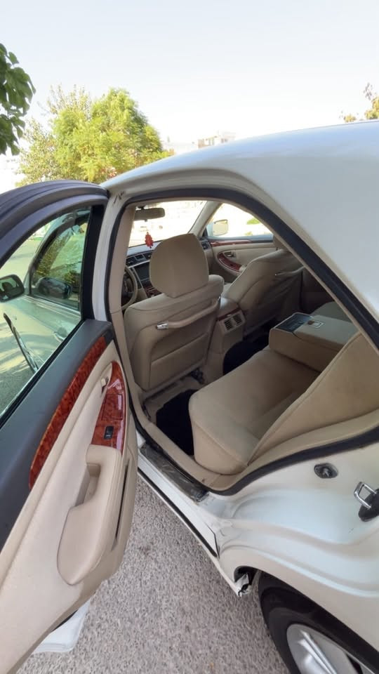 شاهینە بڕاوە
بڕاوە تازە داخڵ کامل مەسرەف    سعری 47گەڵا 
سپی 182گەورە بە گەورە بێ دوکەڵ
برێکی بەسراوە جامی هەڵگیراوە 
تەبریت ساردوو گەرم بەشەرت 
تەقەو ڕەقەی نیە 
چرکەو یەک گەڵا
بێ کۆد حازر بۆکۆد 

160km ڕۆشتوە 
4تایەی تازە 
ڕۆنی مەکینەی گۆڕاوە 
های درۆلیکی گێڕی گۆڕاوە 
مەجوعە سکانی لێگزز 
سەقفی شووشە 
ناوی زۆر زۆر جوان 
***********
شوێن هەلە بجەی شەید
