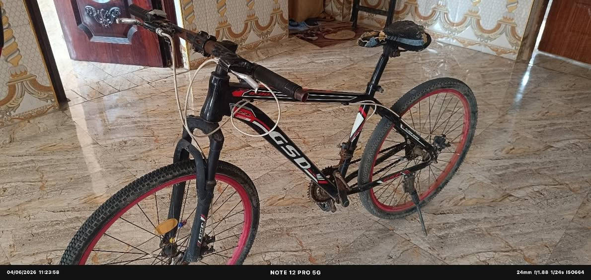 سلام عليكم خوان بايسكل البيع سعر 60بيه مجال رقم ***********نضيف كلشي مابيه
