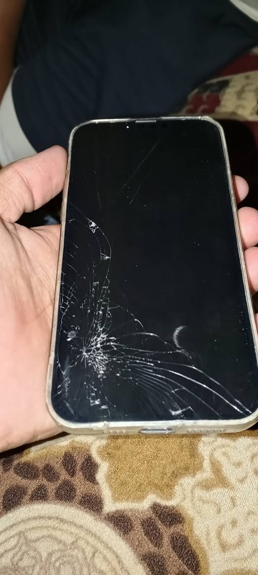 للبيع 

ايفون 13برو ماكس أمريكي 
بطارية 82 
ما مفتوح بي فطور بل كلاس 
***********
