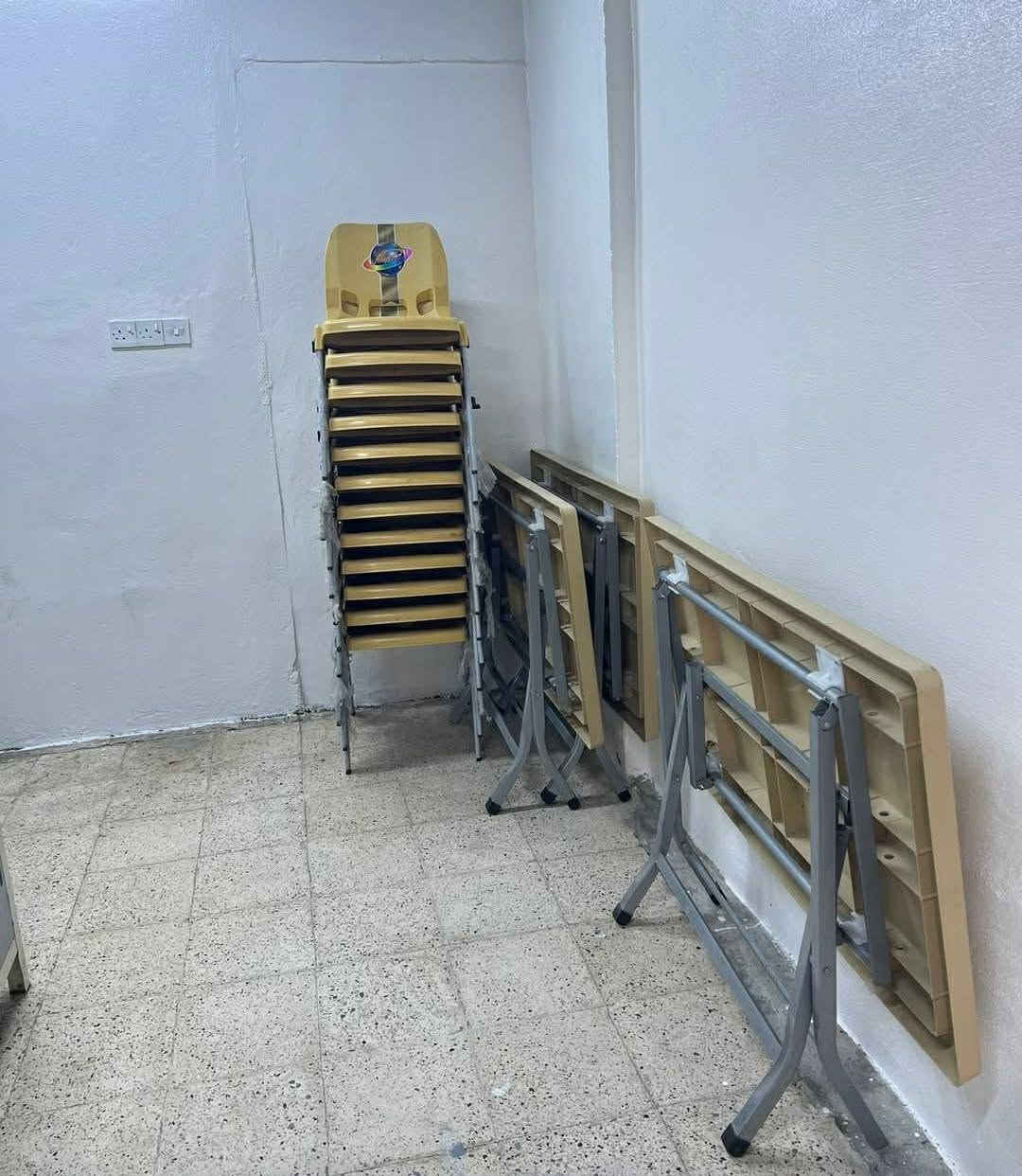 غراض مطعم للبيع حي سومر تقاطع الثاني مقابيل سايدين قباء
***********
