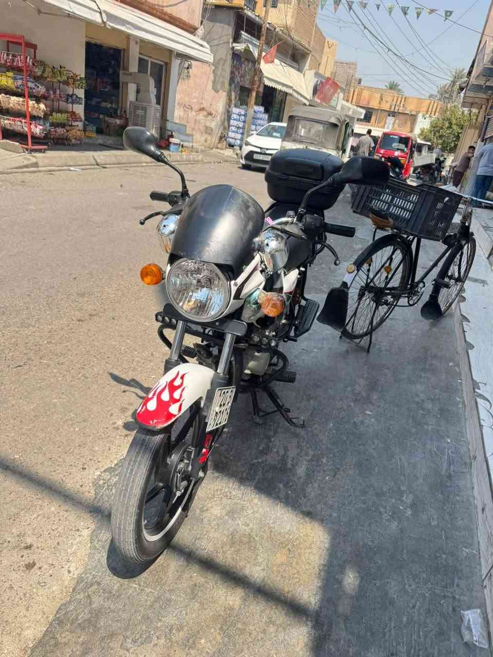 سلام عليكم دراجه بوكسر موديل ٢٢ مرقم رقم ديالئ سنويه ولوحه انكليزي تحويل ابنفس اليوم دراجه مكفوله من الشخط دراجه محركها بلادي لامفتوح ولا دخان جديده بمعنئ الكلمه الشراي يتصل *********** مكاني ديالئ بعقوبه
