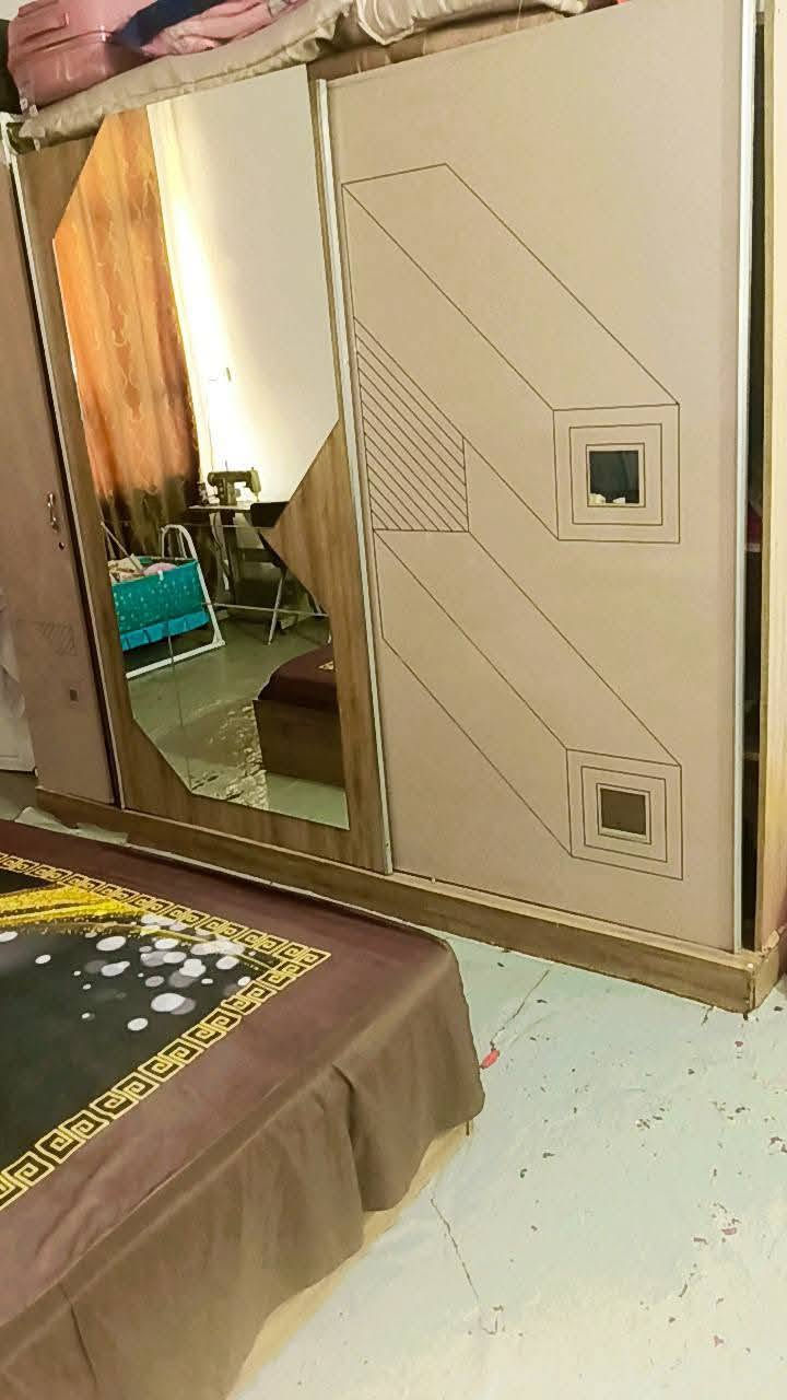 مرحبًا غرفة نوم تركية للبيع6 قطع نضيفه بس ضرر أثر حرق فوگ الكنتور موضح بـ الصورة سعر 300 وبيها مجال
بس هذا الضرر و الغرفة مابيها اي شي التواصل ع الدايركت او ع الرقم ***********
