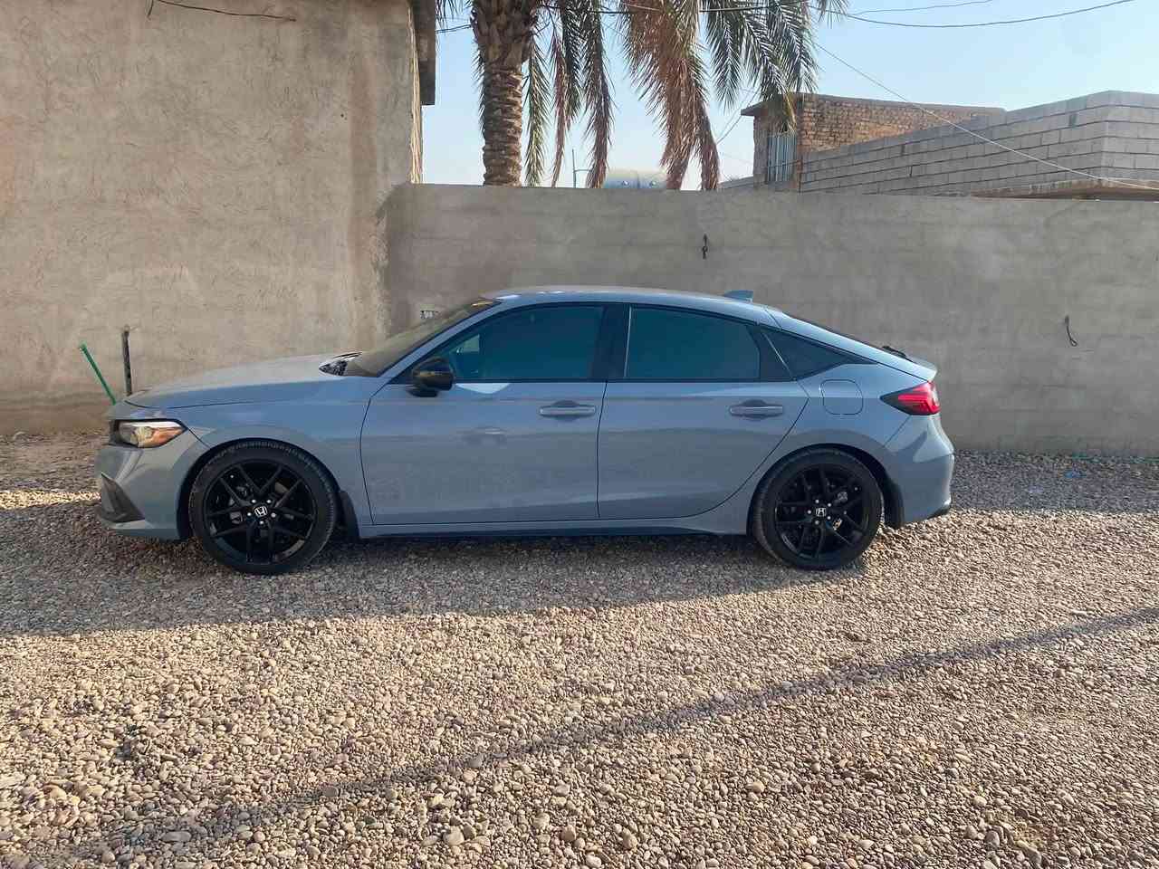 سلام عليكم شباب هوندا سيفيك موديل 22 رقم بغداد بسمي سياره ضرر بنيد فقط محرك 2000 بانزين فقط سعر 133 وبيها مجال رقم هاتف ***********

