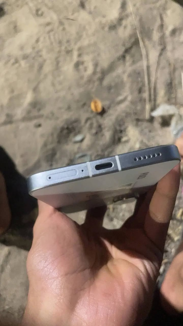 بوكو F7 بعده بلاد للبيع قفلل550
زلغ مابي نقطه بشاصي مابي يلمع لمع يخبل ذاكرة 512/24 جهاز قوي كلش وحلو وصارله اقل لشهر عندي غراضه كامله شاحنه90w
عنواني بصرة قضاء المدينة بلكورنيش التقي ماعندي توصيل وماراوس
الرقم ***********

نص مكتوب في الصور:
- Xiaomi HyperOS 3.0.302.0 اسم الجهاز POCO F7 التخزين ٥٢٨,٦ ج.ب / ٥٢٨ ج.ب (16 ج.ب لتمديد المخزن) إصدار نظام التشغيل (ل POCO 3.0.302.0.WOLMIXM.C06 إصدار Android 16 BP2A.250605.031.A3 تحديث أمان نظام Android 2026-05-01
- ٧:٤٨
- حماية البطارية
- معلومات البطارية
- صحة البطارية
- ٩٨%
- الدورات
- ٢٦٧
- بيانات التصنيع
- يونيو ٢٠٢٥
- أول استخدام:
- نوفمبر ٢٠٢٥
- حماية شحن البطارية
- شحن كامل
- لتمديد عمر البطارية، سيتوقف الجهاز عن الشحن عندما يصل مستوى البطارية إلى ٨٠% وسيقوم بالشحن الكامل فقط عند
- الجدول الزمني
- الشحن الذكي
- لإطالة عمر البطارية، سيتعلم النظام كيفية شحن جهازك ويتوقف عن الشحن عندما تصل نسبة البطارية إلى ٨٠% في الحالات المناسبة.