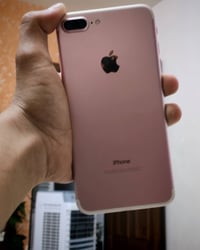 ايفون 7 بلس وتر ما مفتوح الجهاز نظيف ذاكره 32 بطاريه 64 رايده 110 وبي ...