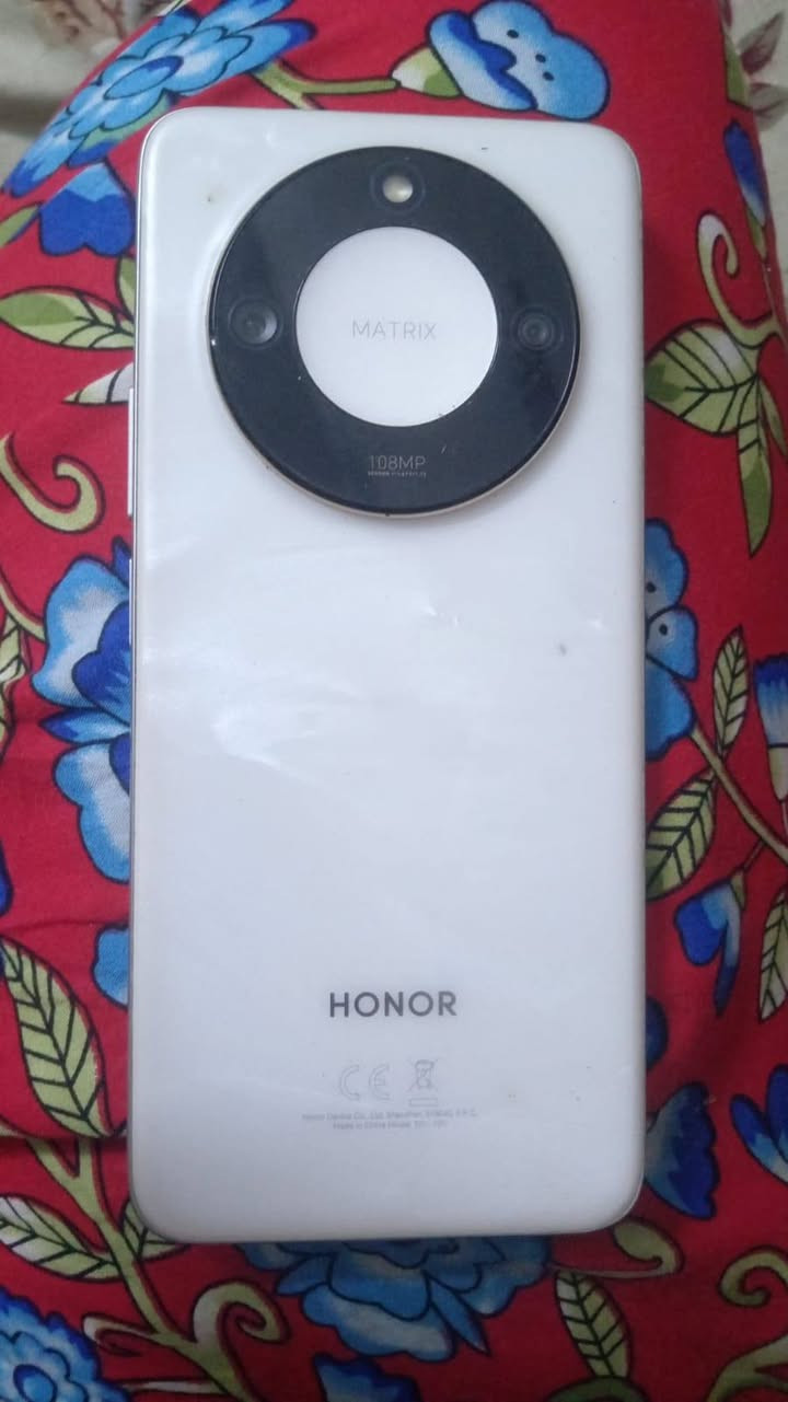 السلام عليكم عندي هذا الجهاز  HONOR X9c Smart   السعر 200 الذاكره لجهاز 256  مثل ما موضح بالصوره بي فطر من فوك  استفسار على هذا رقمي الواتساب ***********
