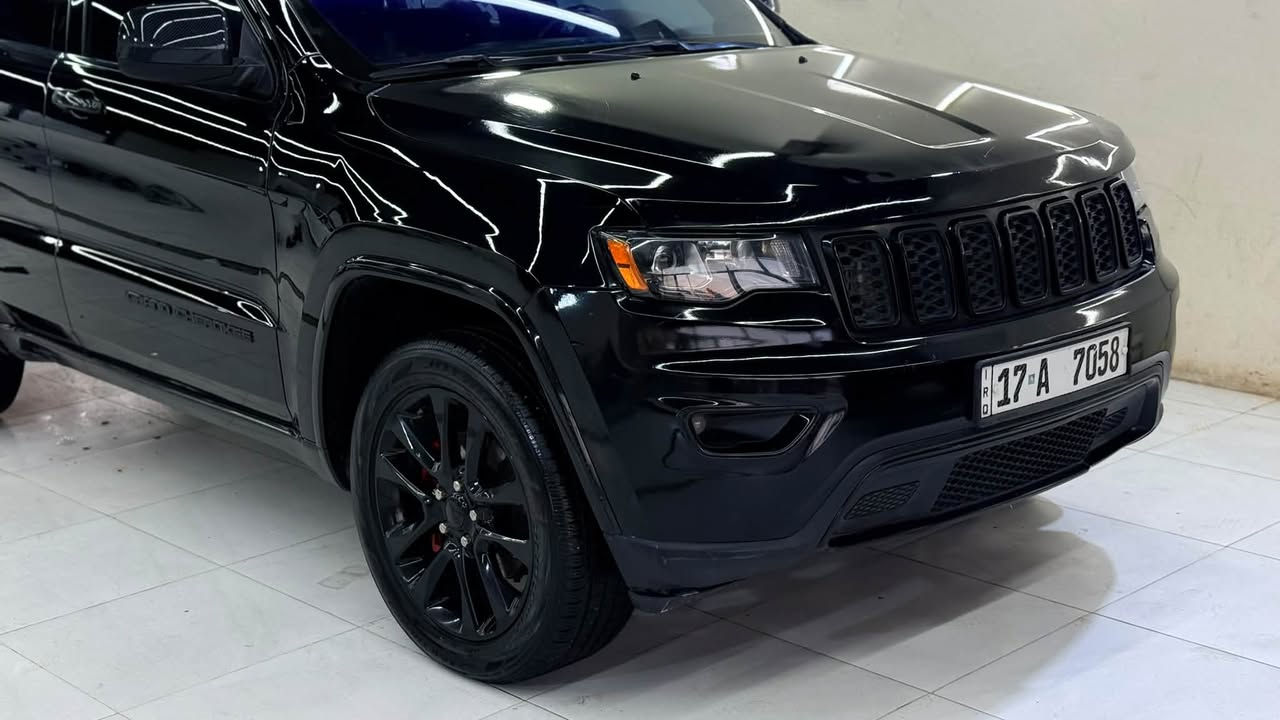 #السلام_عليكم  

🩸جيب جراند شيروكي
الموديل2020
 المحرك: 3.6L V6
رقم مثنى مميز رباعي باسمي 
الضرر: جاملغ وبنيد وباب خلفي 
 
المواصفات:ــــ
* صَفي المقاعد الأمامية كهربائية
* ويل قياس 20 انج
تايرات جديدة 
* شاشة كبيرة مع نظام ملاحة GPS
* نظام فور ويل اتوماتيك 
* مصابيح الخلفيه LED
* كشنات جلد
* بصمه بيبان وتشغيل
* صندوق  كهربائي 
* كاميرا خلفية دواره 
* مرايا متحسسه للضوء العالي 
* نظام بريك اوتوماتيك Auto Brake System 
‏* Auto Start System *
* حساس  خلفي
* تحكم ستيرن جهتين
* نظام ايكو نظام سبورت عند القياده  
* توقف ذاتي للمحرك
السعر بلاش 171 ورقه وبيه مجال 
صور الحادث موجوده بلمنشور 
صبغ ٤  قطع 
مكان السيارة الديوانيه 
للاستفسار الاتصال على الارقام
***********📱اتصال 
***********واتساب
