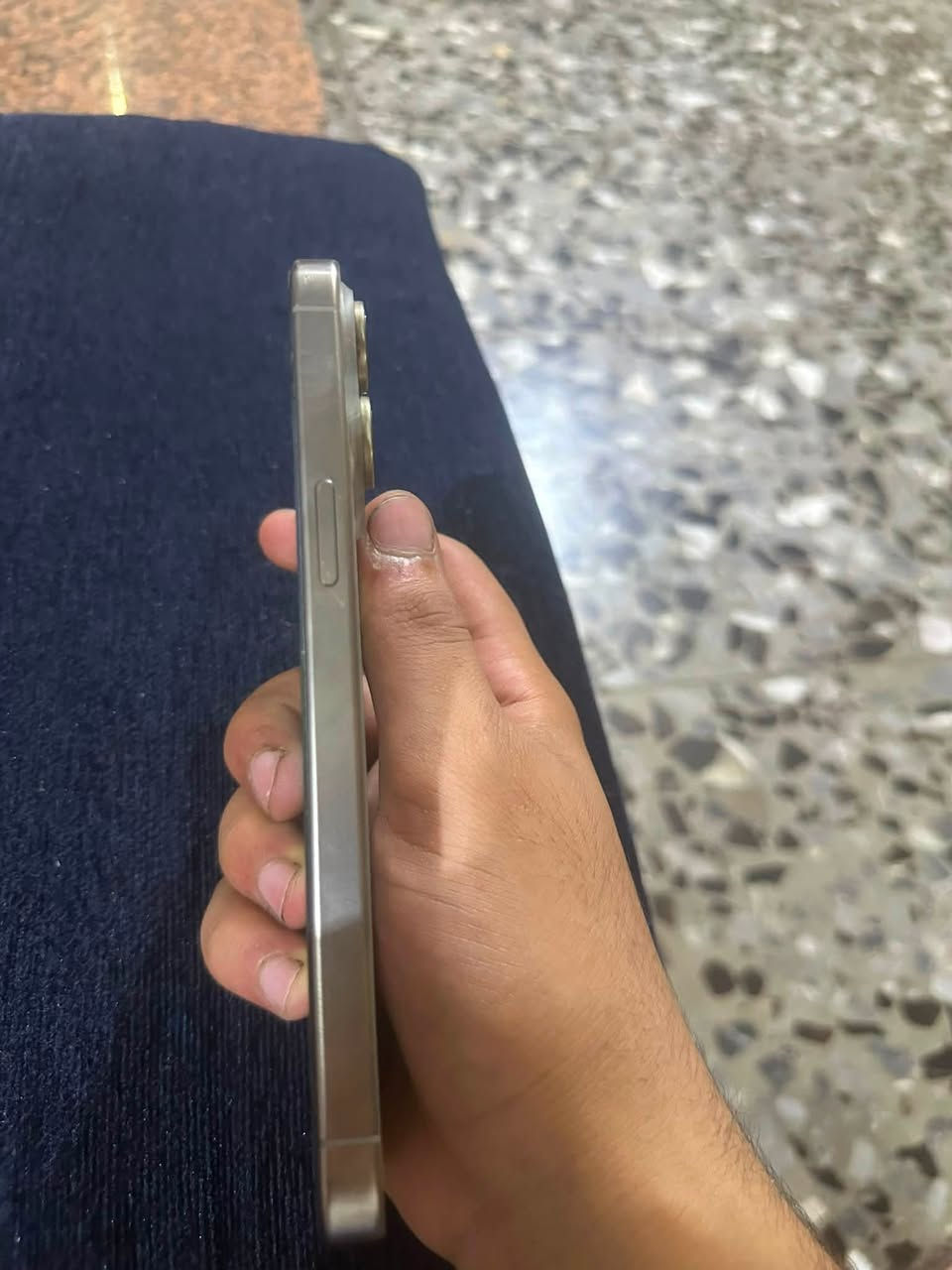سلام عليكم جهاز ايفون 15 برو ماكس جهازه نضيف فقط ضهره مكسور وشاشه بيه خط كمه وضح بل صوره ء
بطاريه 86
وذاكره256 اسفسار ***********
سعره 550
