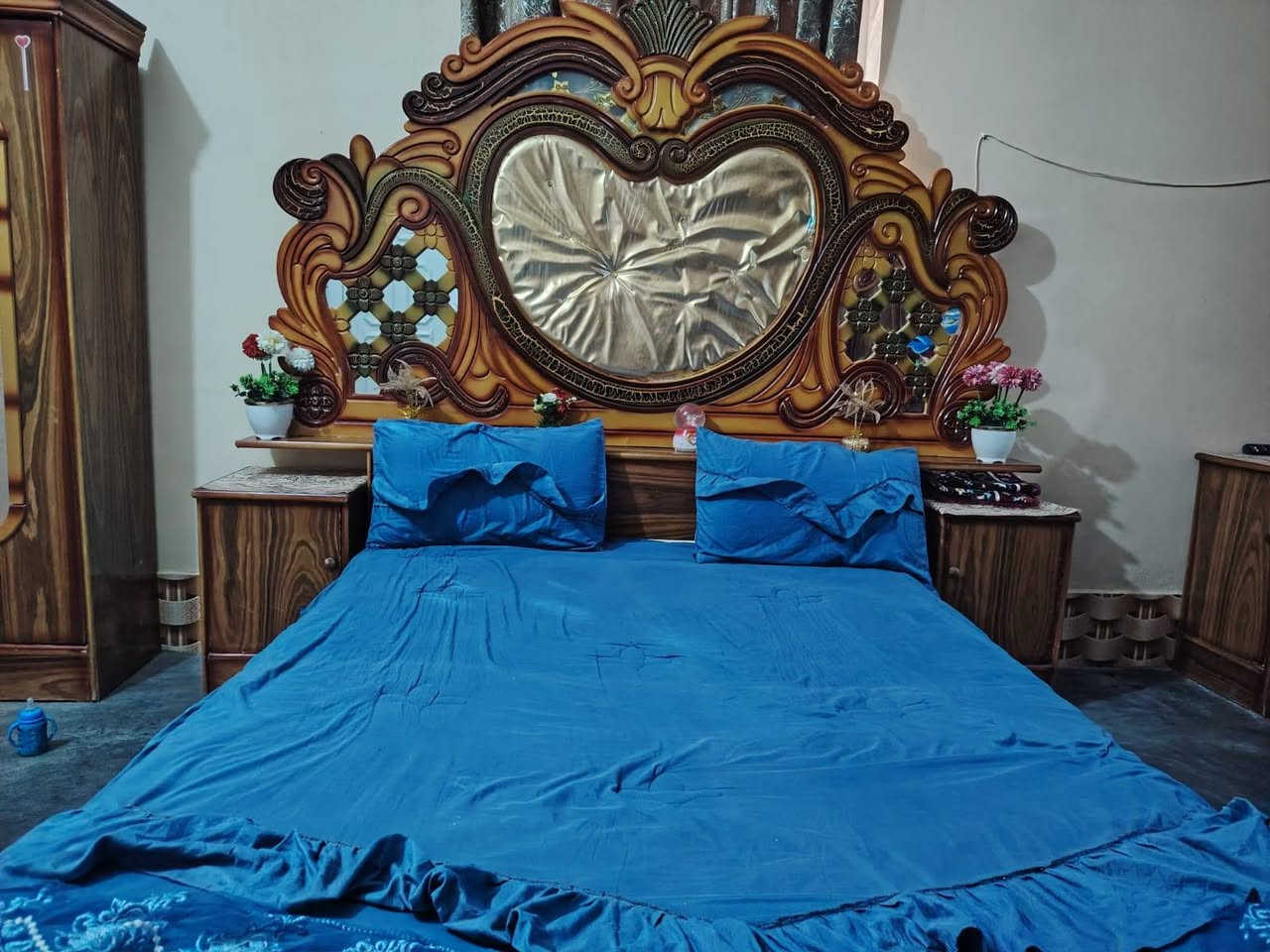 قرفة اخشاب صاج عراقي   بيها اضرار مثل ما واضح بل تصوير السعر ٤٥٠ وبيها مجال لل استفسار اتصل ***********
