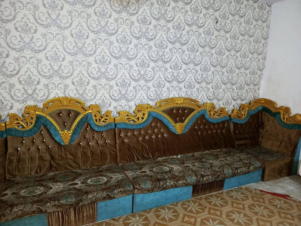 السلام عليكم
تخم ديوان عدد 25 مقعد يحتاجله فقط تنضيف بسيط العنوان حي العامل للتواصل 
***********
