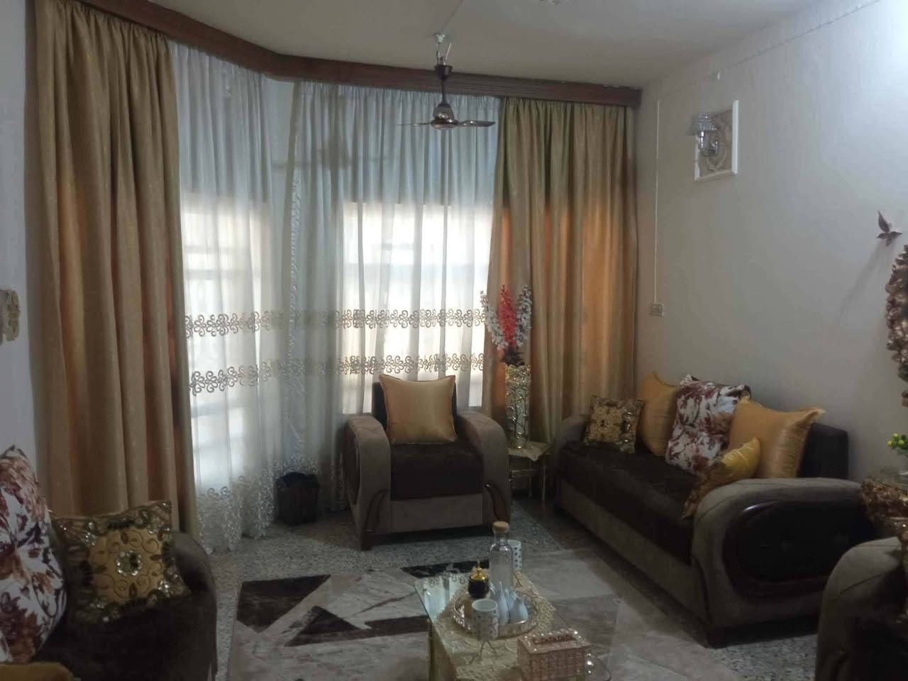 دار للبيع طابو زراعي سند 25 الموقع حي الصحه خلف المسبح الأولمبي المساحه ١٦٥ متر طابقين الاول هول صاله مطبخ غرفه نوم مجمع صحيات كراج سياره الطابق الثاني ٢غرف نوم صحيات للاستفسار مكتب النبل للعقار والبناء والهندسه *********** واتساب *********** واتساب
