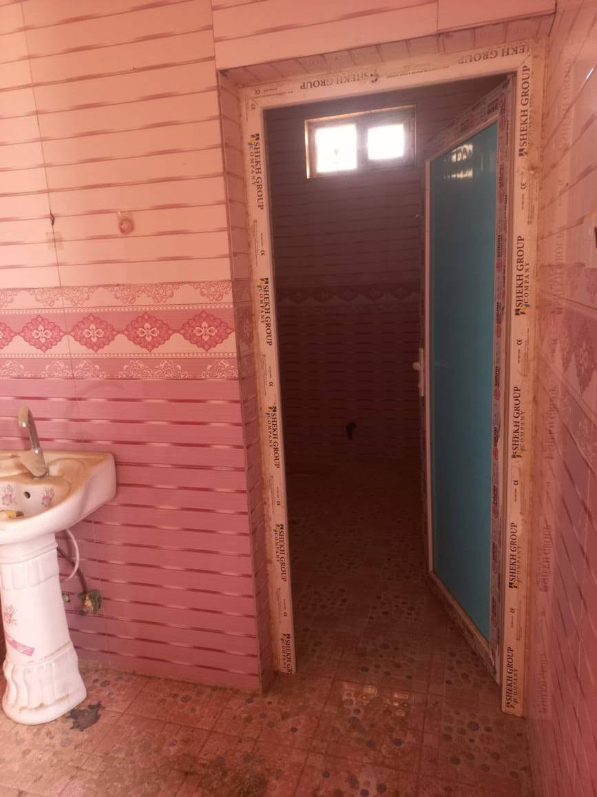 تعلن عقارات لؤي عن بيع دار سكني غير كامل بناء حجر للسقف وغرفتين وصاله وصحيات كامله المساحه ٧٠٠ متر طابو زراعي توفر كافة الخدمات في الجزيره البوفراج قرب جامع الرسول محمد 
السعر ٧٠ مليون قابل للتفاوض 
للإستفسار الاتصال على الأرقام التاليه 
لؤي ***********
نصر ***********
احمد ***********
او زيارة المكتب الكائن في كورنيش البوفراج
