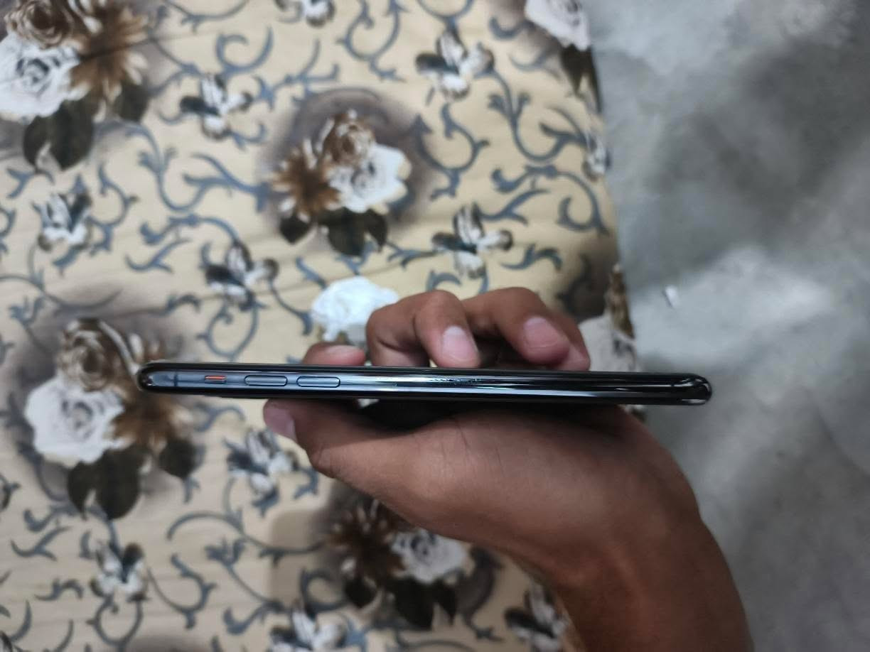 آيفون ١١ برو ماكس • ٢٥٦ • بطارية ٨٧٪