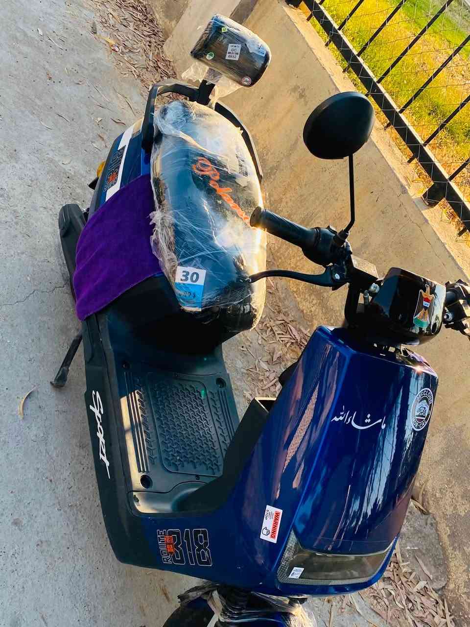 سلام عليكم ماطور شحن 318 للبيع بطاريات 🔋 فول اشاير يمين يسار لايت عالي وناصي هورن ملف 2000 السعر 675 وبي مجال. للطيبين للاستفسار اكثر اتصل ***********

