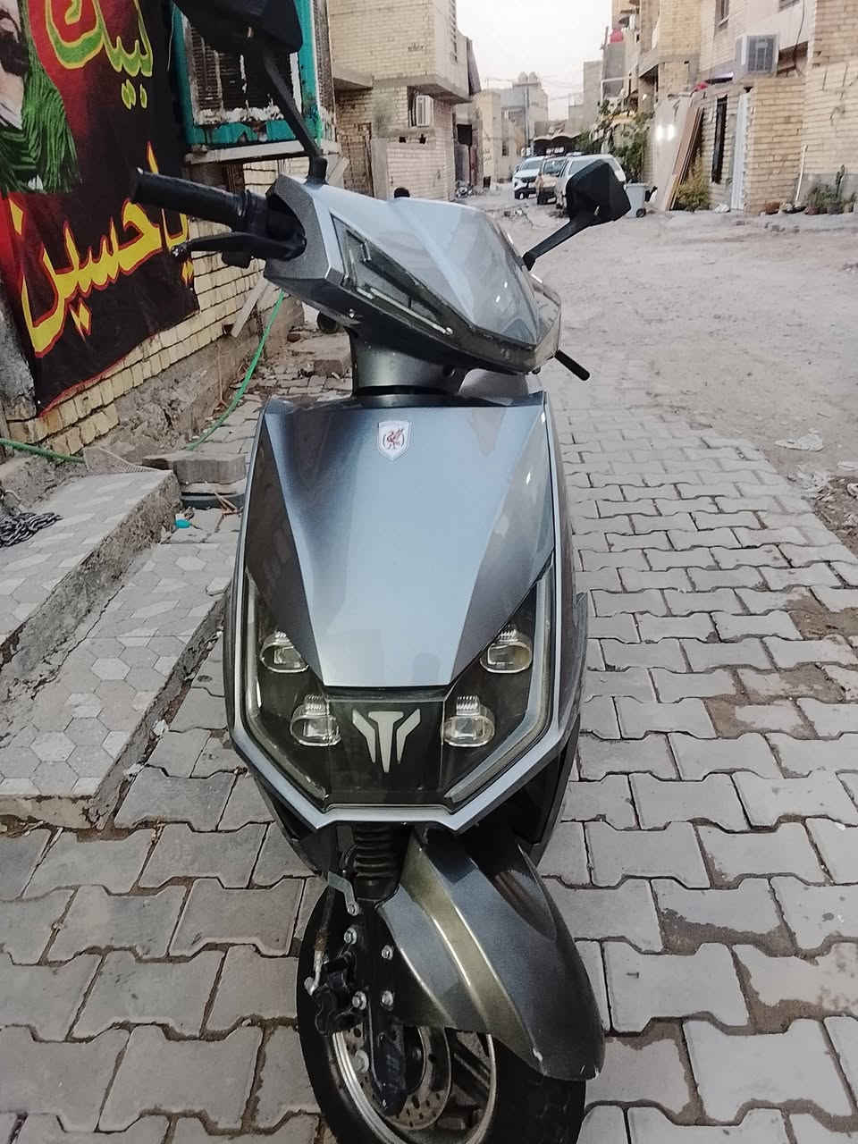 السلام عليكم دراجه شحن سكنس ملف 2000 واط 6 بطاريات كبار بيها نظام باركنك حمايه بيها نظام بك الرجوع للخلف بيها 3 سرع السرعه القصوى 99 حقيقي بيها سويجين وبصمتين إذا تشحنها 100 تمشيك 70 كيلو السعر 550 وبيها مجال حك جيه الاستفسار *********** العنوان الحريه

