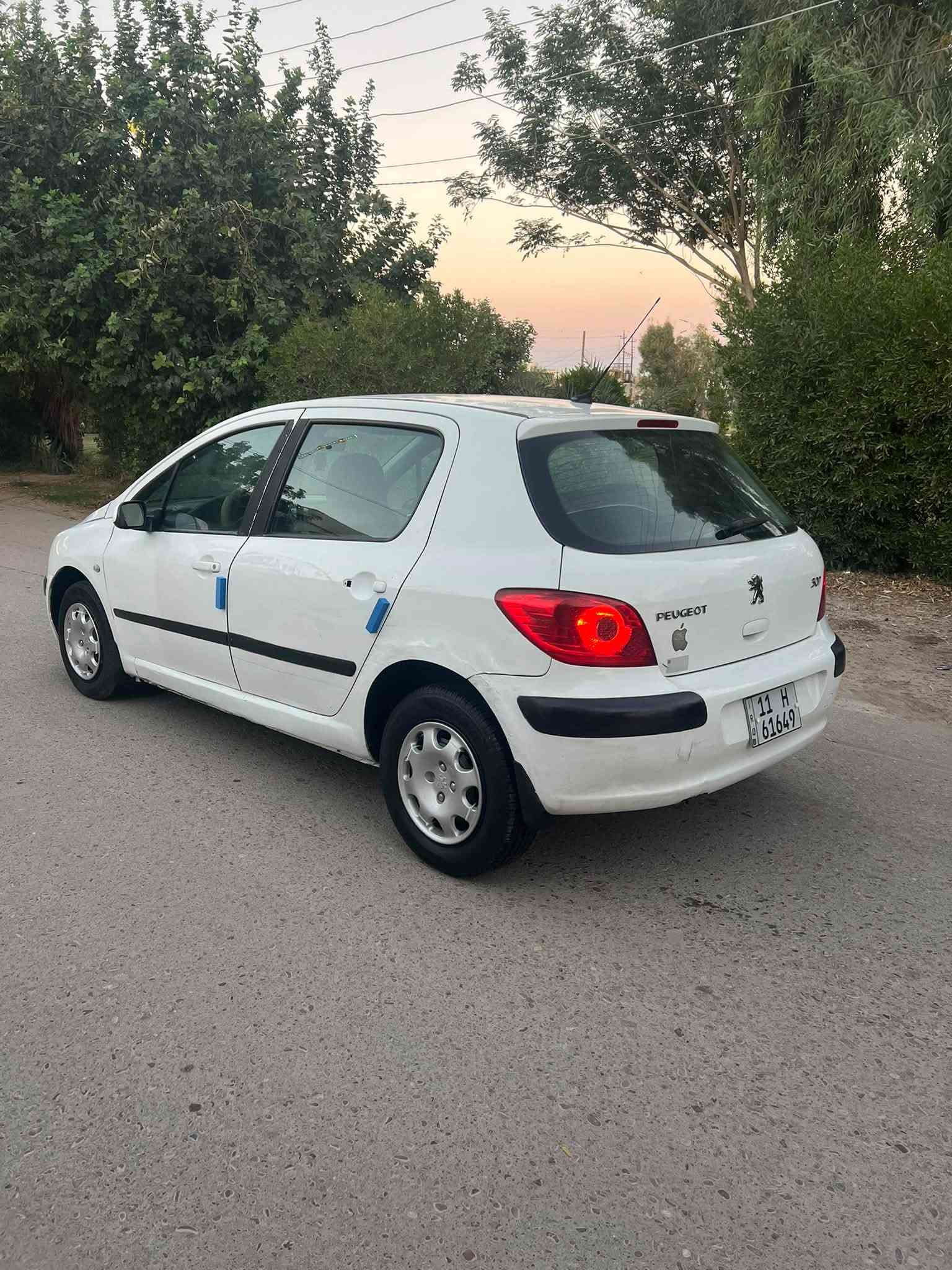 السلام عليكم
بيجو 307 موديل 2005 رقم بغداد انكليزي سنويه وهزه وارقام كلهه جديده سنويه بسمي لل2031 شرط تحويل ثاني يوم 
غرامات مصفره 
تخم تاير اخو الجديد 
 صدر خير خلفي و امامي كله جديد قرص سيدي بلادي اوكس بلوتوث سنتر لوك 
كير محرك مكفولات شرط  
تبريد ثلج ثلج 🥶 تدفئه نار 
دشبولها شخط مابي
باتري جديد 
كهربائياتها كلها شغالة مابيها شي ما يشتغل 
السيارة شرط اي چطل مابيها 
💐 السعر 42 وبيها مجال بسيط 
 السياره مكفوله من الضربه والصبغ والخياس عدا الدوسات جماليه 

للاتصال علرقم
***********

