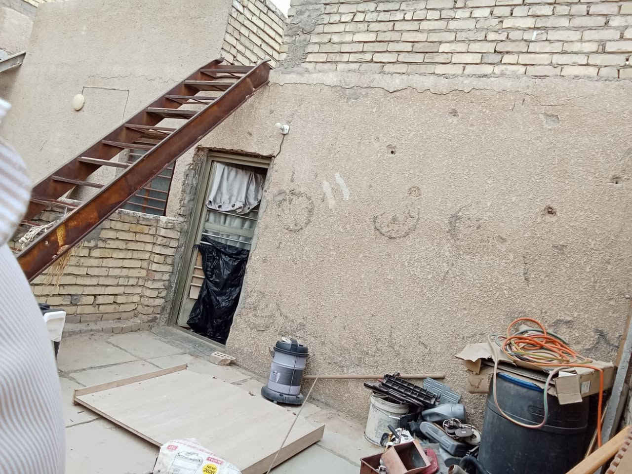 حي جهاد خلف شارع ٦٠ • ٩٠م • غرفتين