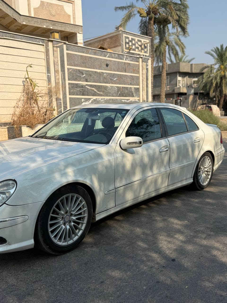 🚘 للبيع مرسيدس E500 AMG موديل 2003 🔥211
سيارة كلاسيكية فخمة ومميزة، بحالة جيدة ومواصفات كاملة 👌🏻

🔹 الموديل: 2003
🔹 الفئة: Mercedes-Benz E500 AMG
🔹 المحرك: V8 سعة 5.0 لتر
🔹 القير: أوتوماتيك
🔹 الداخلية: جلد
🔹 فتحة سقف: موجودة
🔹 تبريد وتسخين المقاعد: موجود
🔹 تحكمات ستيرن
🔹 المحرك والقير: بحالة جيدة
🔹 اللون: أبيض
🔹 جنطات AMG
🔹 إضافات AMG ومظهر رياضي أنيق
رقم شمالي شرط التحويل 🚀
✨ سيارة تجمع بين الفخامة، القوة والهيبة، ومناسبة للي يعرف قيمة المرسيدس القديمة ويحافظ عليها.

📍 السيارة موجودة في ديالى/جديدة الشط 
💰 السعر:  110$ وبيهة مجال حك الجية
📞 للاستفسار والتفاصيل: ***********☎️

*للجادين فقط، والمعاينة خير دليل
