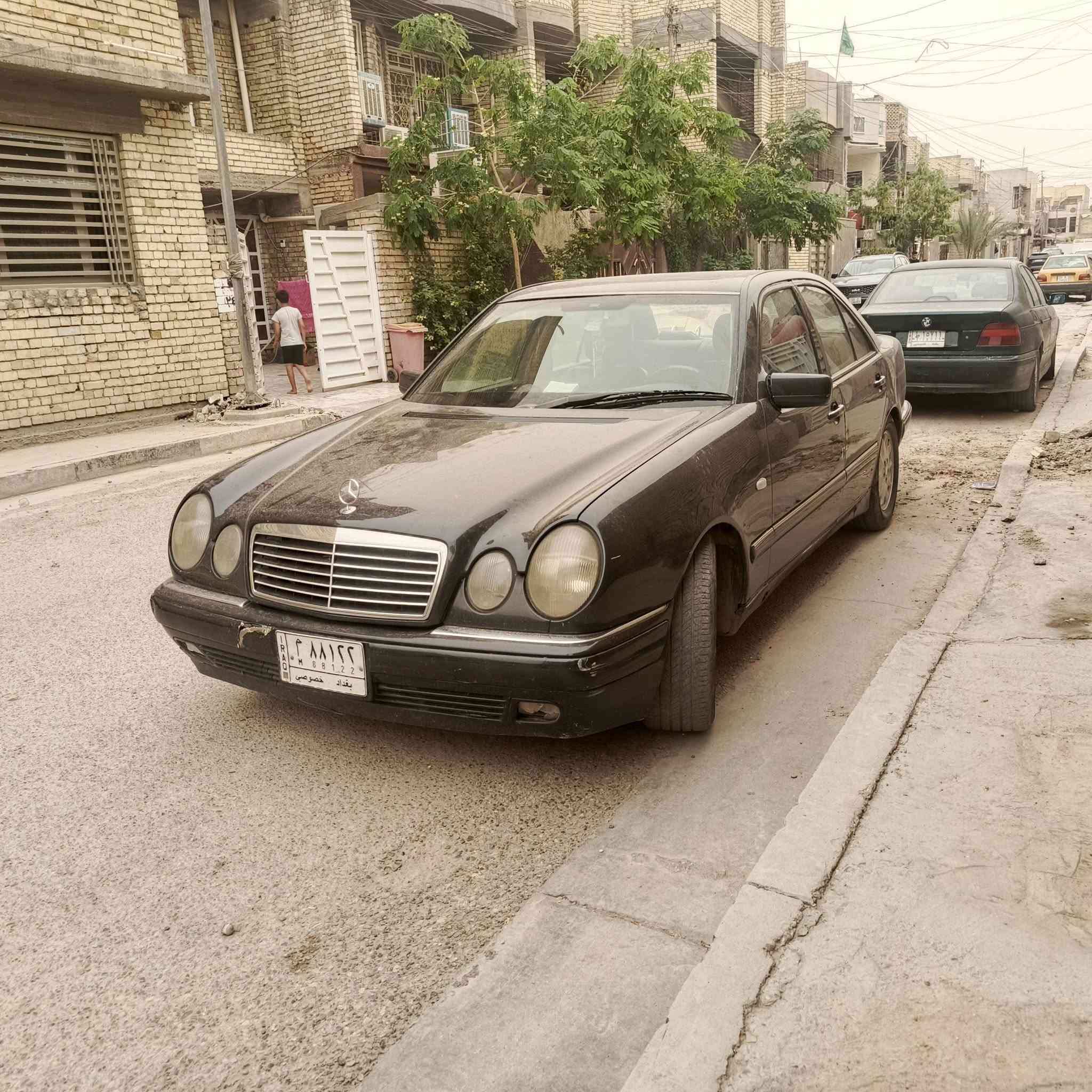 السلام عليكم 
مارسيدس موديل 1996
مكينة خراطيم 
رقم بغداد 
مكان السيارة بغداد 
السعر 75وبيها مجال 
***********
