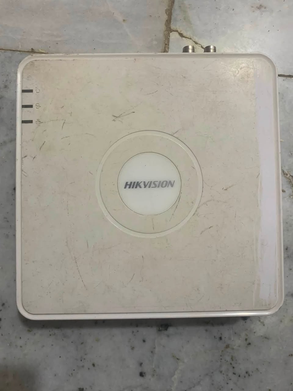 سلام عليكم كامرات للبيع عدد 4 نوع هيكفيجن
مع DVR وياهن جهاز دي في ار وياهن وياراتهن ماعليك بس جيب وشد اصليات شرط وشرط شغل لاتصال ***********

