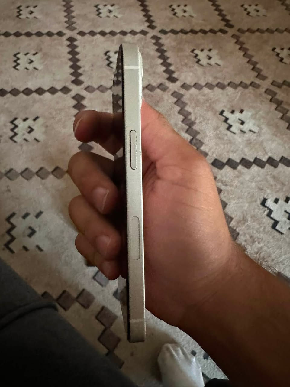 آيفون 13 عادي مبدل شاشة بطارية 🔋 100 ايضاً ذاكره 128 سعر 250 الف فيس إيدي شغال *********** نضافة كما موضح جهاز عنوان بغداد
