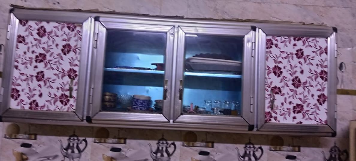 السلام عليكم كاونتر للبيع نضيف مترتين والسنك متره ونص سعره 175 والمبرده نضيفة شغاله سعرهه 75 للتواصل رقم واتس اب ***********
