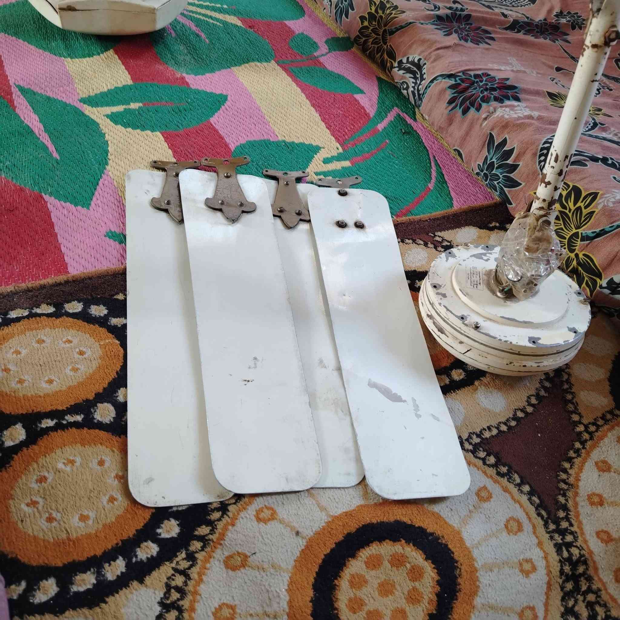 ساعة ومروحه ١٠الف
