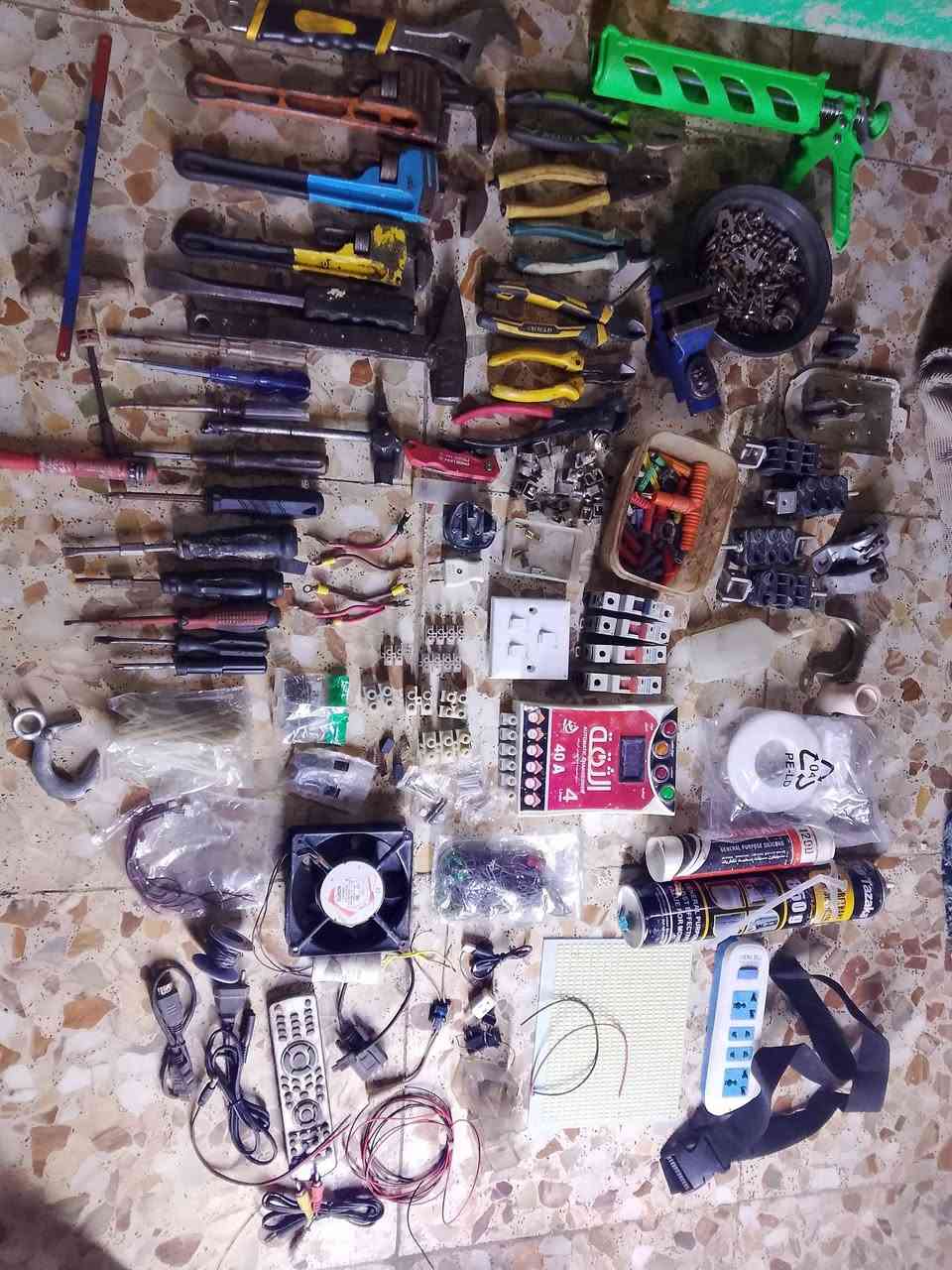للبيع كهربائية وعدد يدويه
السعر خاص 
مكاني بغداد
