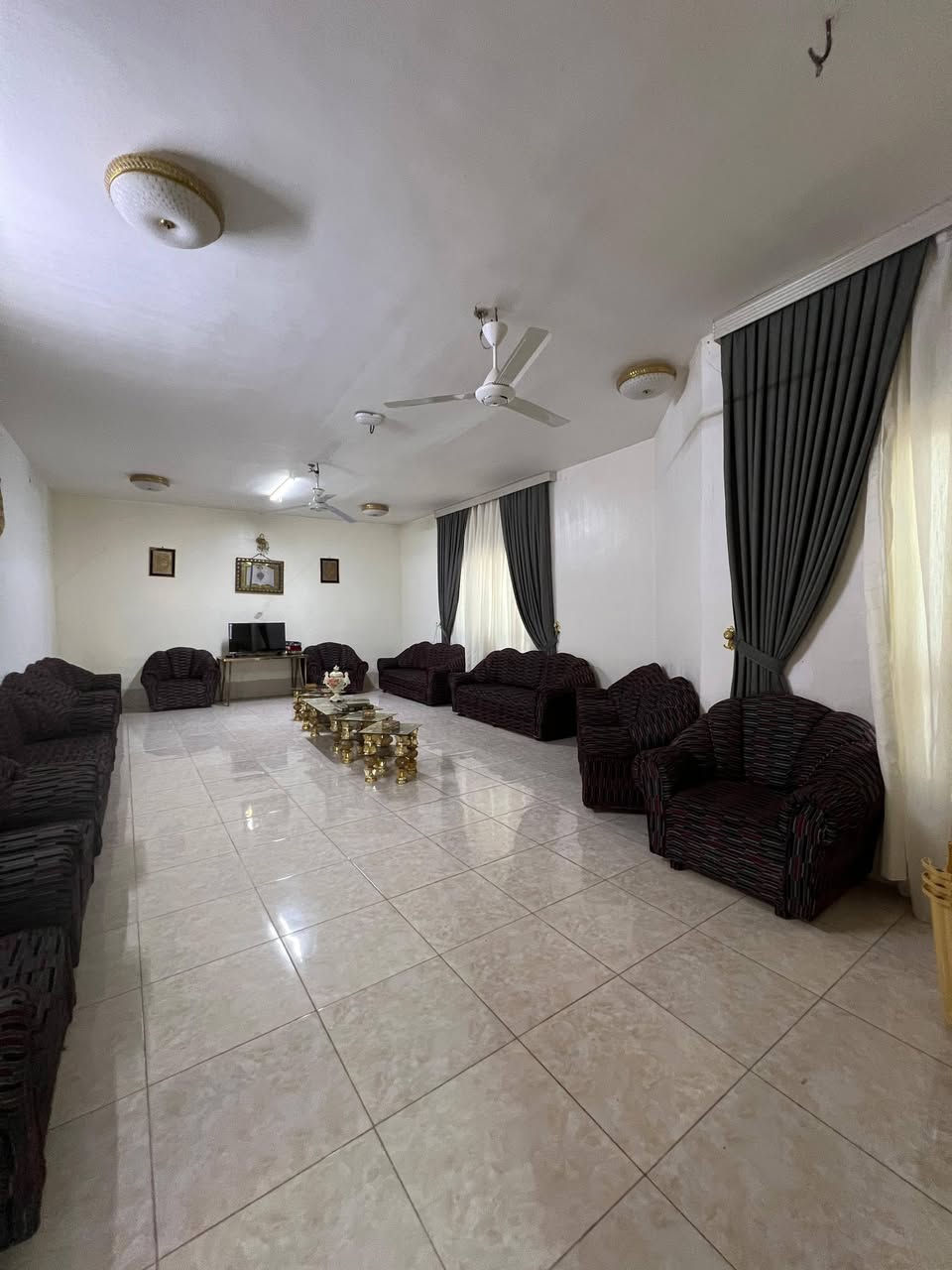 بيت طابقين ركن مساحة ٦٢٠ متر مفوض للطابو معاملة كاملة 📍 ٥كيلو خلف جامع الشهداء 
متكون من ٥ غرف  وصحيات ٣ داخلي وخارجي 
مطبخ واسع 
بناء حجر  يحتوي على حديقة ٢٠٠ متر وكراج جبير 
للاستفسار :***********
