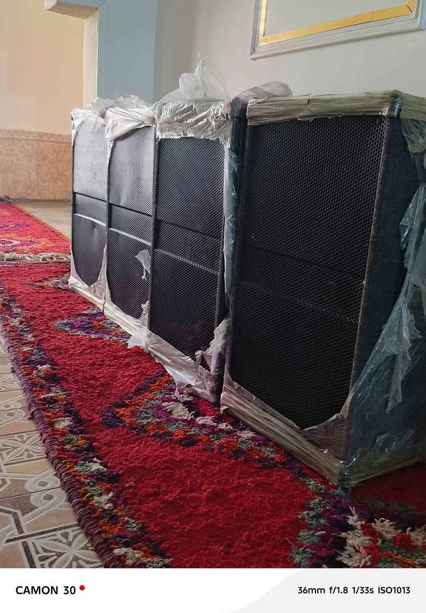 سلام عليكم سمعات مال مسير لبيع مستعمل فقط 10 ايام بعدهن باكيت  
سعرهن كلهن .... 850 
مكاني ناصريه ع طريق سيد دخيل ***********

نص مكتوب في الصور:
- CAMON 30
- 36mm f/1.8 1/33s ISO1503
- CAMON 30 • 36mm f/1.8 1/33s ISO1013