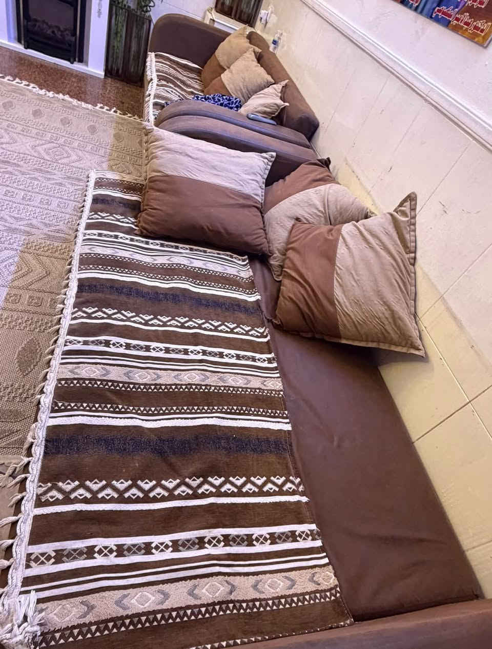 تخم لونه جوزي وبي دمارات اسود ومطعم بيجي شغل عراقي ثقيل القنفه تتحول جربايه ومخزن بي ضرر الرجلين موجوده مال الكراسي ويحتاج الهن براغي والقنفه ابو الاثنين اليده مخسوفه. شويه جهه وحده اريده  ب٢٥٠ الف وحيل تكمه وثكيل كوشاته اكبار وصغار سحابه الكوشات عشر مقاعد العنوان خلف معارض البنوك حي التجار شارع الهايبر ماركت الاسوق المركزيه سابقآ

