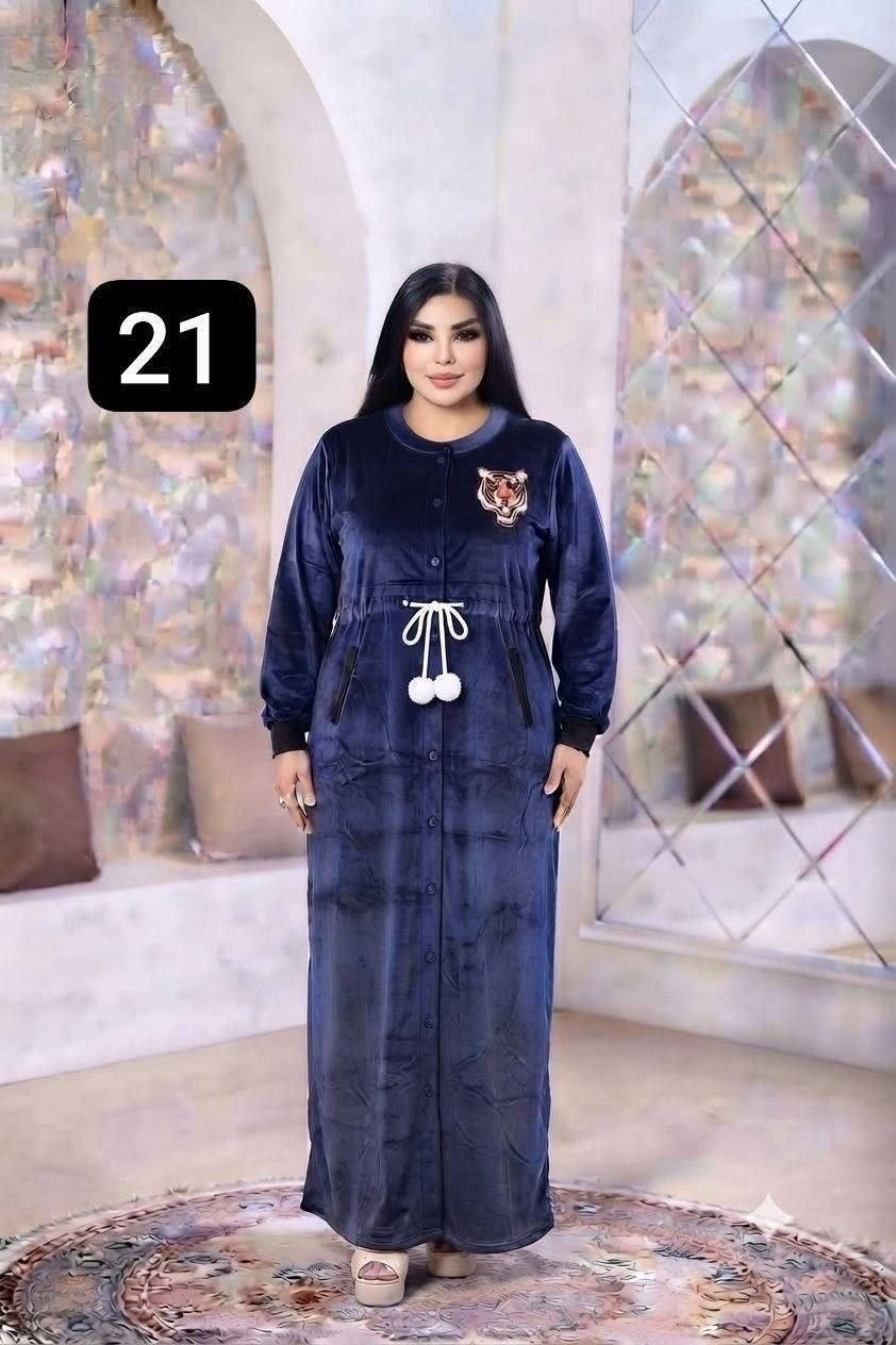 جملة 🔴 جملة 🔴 جملة
​ دشداشة مخمل خامة ثقيلة (درجة أولى) 
L - XL - 2XL - 3XL
للحجز والاستفسار مراسله الصفحه
واتساب *********** 
عنوان بغداد، الشورجة 🏙️

نص مكتوب في الصور:
- 17
- L
- XL
- 2XL
- 3XL
- 22
- 23
- 20
- 19
- 21
