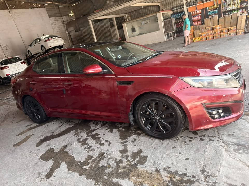كيا اوبتما موديل 2014 للبيع
السيارة فئة Limited اعلى فئة بالاوبتما 
تجي فول مواصفات للاخير 
السيارة ماشية 72 الف 
بصمة تشغيل
 بصمة ابواب 
بانوراما فتحة سلايد روف
تبريد قطعتين 
شاشة بلادية 
اشاير ترحيب 
مري ترحيب
كاميرا خلفية بلادية
 تدفئة تبريد كشنات 
كشنات كهربائية 
اللون احمر 
مكينة 2400 GDI
دبل جام امريكي بلادي 
رقم بغداد
لايتات زنون ناصي عالي 
بصمة جنطة 
كرسي السائق متحرك عند التشغيل
تبريد ثلج خير من الله 
السيارة حادثها ( جنطة ) 
بيها صبغ صار بالعراق ( ٦ قطع ) 
سيارة ناعمة و جديدة و متصرف عليها برغي 
السعر ١١٥ و بيها مجال للشراي
الشراي يتصل و بي خير و يدلل
***********
