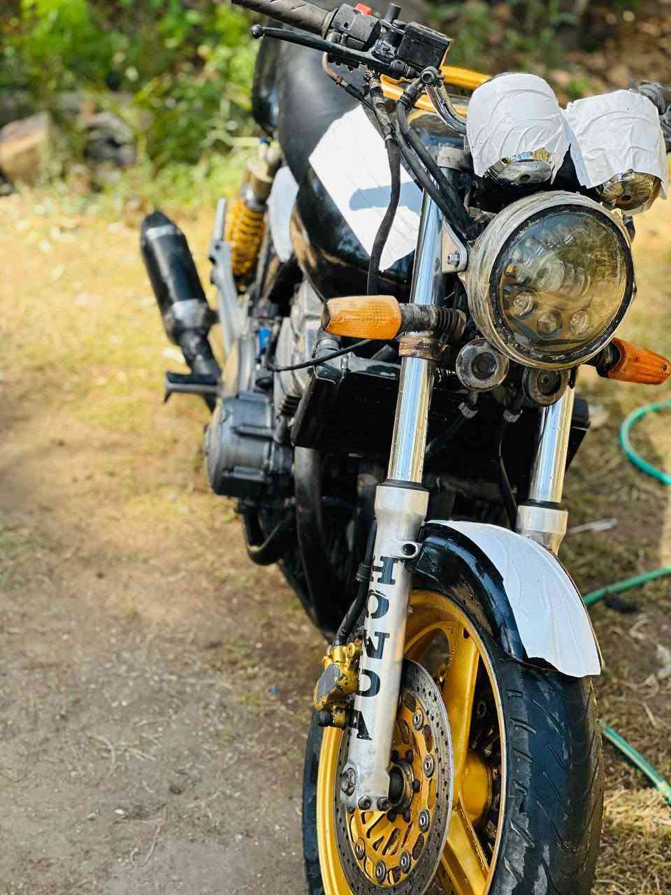 للبيع بطح  سبي فور 400
جيل الاول16ولف 
  وراق أصولي دراجه مكفوله كفاله عامه
 اول وثاني وثالث  بطناش 
 مكينه وكير كفاله دراجه بلاديه كله برغي مابيه نقص نضافته  كدامك صورة كهرباياته كله شغاله لايت بك لايت   دشبول كله شغال   صالنصه رياضي صوت رعيد  فصله نار
 تايرات جدد 
معدل ١٨٠ شرط  نكره بكل وقت 
السعر1350 مليون وتلثميه وخمسين 
وبيهة مجال للشراي شراي

***********
