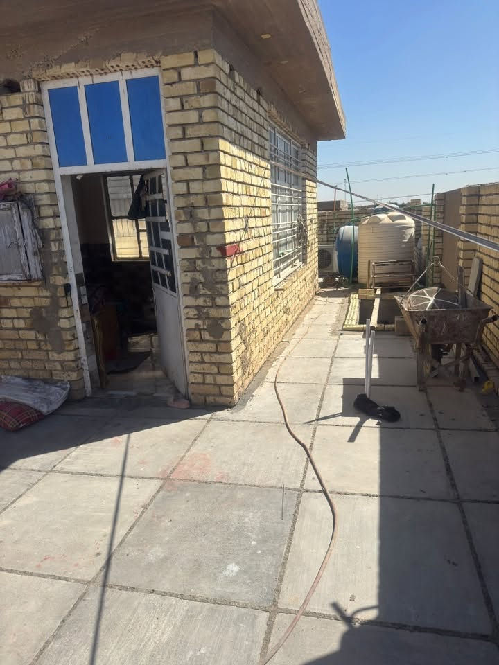 السلام عليكم 
بيت ب ام الكبر والغزلان المساحه 150 /7ونص /في20
البيت يحتوي على 6غرف نوم  واستقبال + محل +خدمات في الطالبق الاول والثاني 
بناء جديد 
صطح كامل بيتونه كبيره خوان مكلف بالنشر
اي استفسار هاذ الرقم 
***********
ما متواجد على النت
