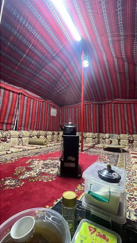 السلام عليكم يوجد خيمه عربيه قياسها 4في6 يعني طول 6 والعرض 4 ملحقاتها ديوان قياس 6 في 4  للستفسار ع هذا الرقم ***********
