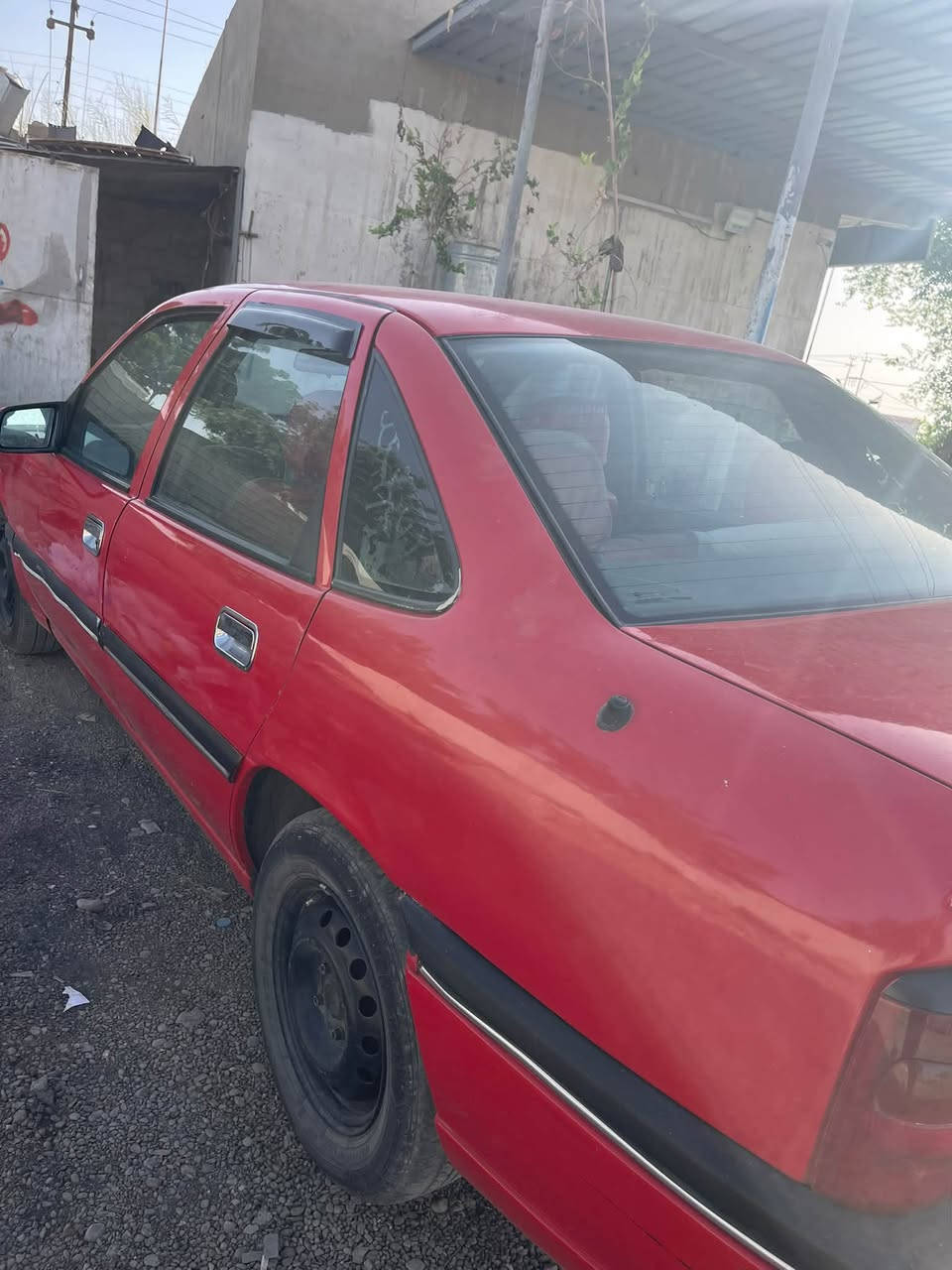 سلاو فرۆشتن 
فکترا٢٠ 
مودیل ١٩٩٤ 
رەقەم هەولیر انگلیزی و سەنەویەی تازەیە هەتا ٢٠٣٠
گیر و مکینە تازە و وەشەرت 
سیارەش پاکە 
رەنگی سویرە
چامەکان بەردەمی کهربایە 
رەقەو مۆبایل ***********
سعر٤٣ نەختی مجال هەیە
شوین سیارە کەرکوک
