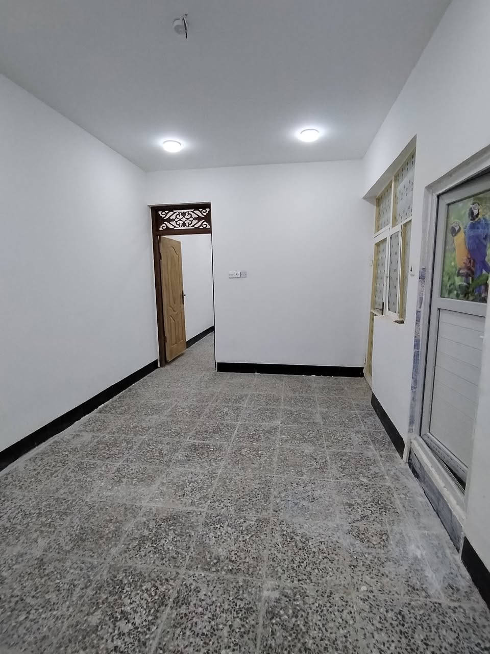دار للبيع ١٠٠ متر قطاع ٢٣ شارع ١٢
بناء ٢٠٢٦ يتكون من غرفه و صاله و ستقبال و مطبخ وصحيات 
السعر ١٠٥ قفل 
للاستفسار ***********
ملاحضه الدار غير مسكون
