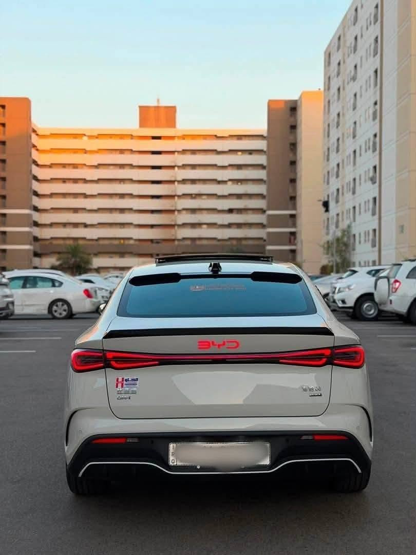 Byd seal 06 dmi اللون ابيض موديل 2025
هايبرد قابل للشحن
اجمالي الكيلومترات (شحنه كاملة + 65 لتر بنزين ) ٢١٠٠ كيلومتر
- اوتو بارك و valet mode (تطبك وانت خارج السيارة)
- رادار امامي مانع تصادم
- رادار خلفي وحساسات زاوية ميتة
- تنبيه عند فتح الباب ووجود سيارات قادمة
- تنبيه عند الرجوع وقدوم اشخاص او سيارات من احد الجهات
- اذا كسرت بدون ما تشغل اشارة على سيارة جاية اسرع منك وكانت سرعتك فوك ال ٥٠ كيلومتر السيارة تتدخل وتلوف ستيرن وترجعك لمسارك قبل لا يضربك
- اذا اجت باتجاهك سيارة سريعة تشغللهه دبل اشارة أوتو للتنبيه
- نظام سكيورتي من تطفيها تصور اي واحد يتقرب منهه
- كاميرا تصوير اثناء القيادة مع عرض  تفاصيل القيادة من سرعة وضغط على دواسة البانزين او البريك أو ليس حزام الامان
- تشوف اي شي جوة السيارة

باختصار هاي النسخة بيهه احدث انظمة السيفتي والسكيورتي المتقدمة من شركة byd
السياره بانوراما
بطارية ٨٠ كيلومتر بالشحنه
كل التنبيهات صوتية باللغة الانكليزية بعد التحديث الاخير
وبعد بيها هواية مواصفات
ماشية 33000 قابل للزيادة
المكان بغداد/الكرخ/سيديه أو العامريه
للاستفسار عن السعر الاتصال أو واتساب
***********
