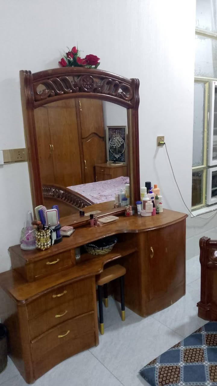 سلام عليكم اخوان عندي غرفة نوم للبيع غرفة نضيفه كلش خشب عراقي صاج احطاطه اصلي السعر 700وبيه مجال المكان الرمادي الخمسه كيلو الاستفسار ***********
