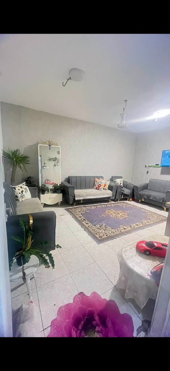 🏡 فرصة للبيع – بيت في منطقة أبو خستاوي
للبيع بيت بموقع جيد في منطقة أبو خستاوي، مناسب للسكن خلف حسينية الزهراء 

📐 مساحة الأرض: 100 م² (10*10)
🛏️ غرفة نوم: 1
🛋️ صالة: 1
🏠 هول: 1
🚿 حمام: كبير
     مطبخ كبير 
💰 السعر: 65 مليون دينار عراقي قابل للتفاوض ويرهم مراوس 

إذا تبحث عن بيت بسعر مناسب وفي منطقة هادئة، لا تضيع الفرصة.

للاستفسار  الاتصال على الرقم: ***********
