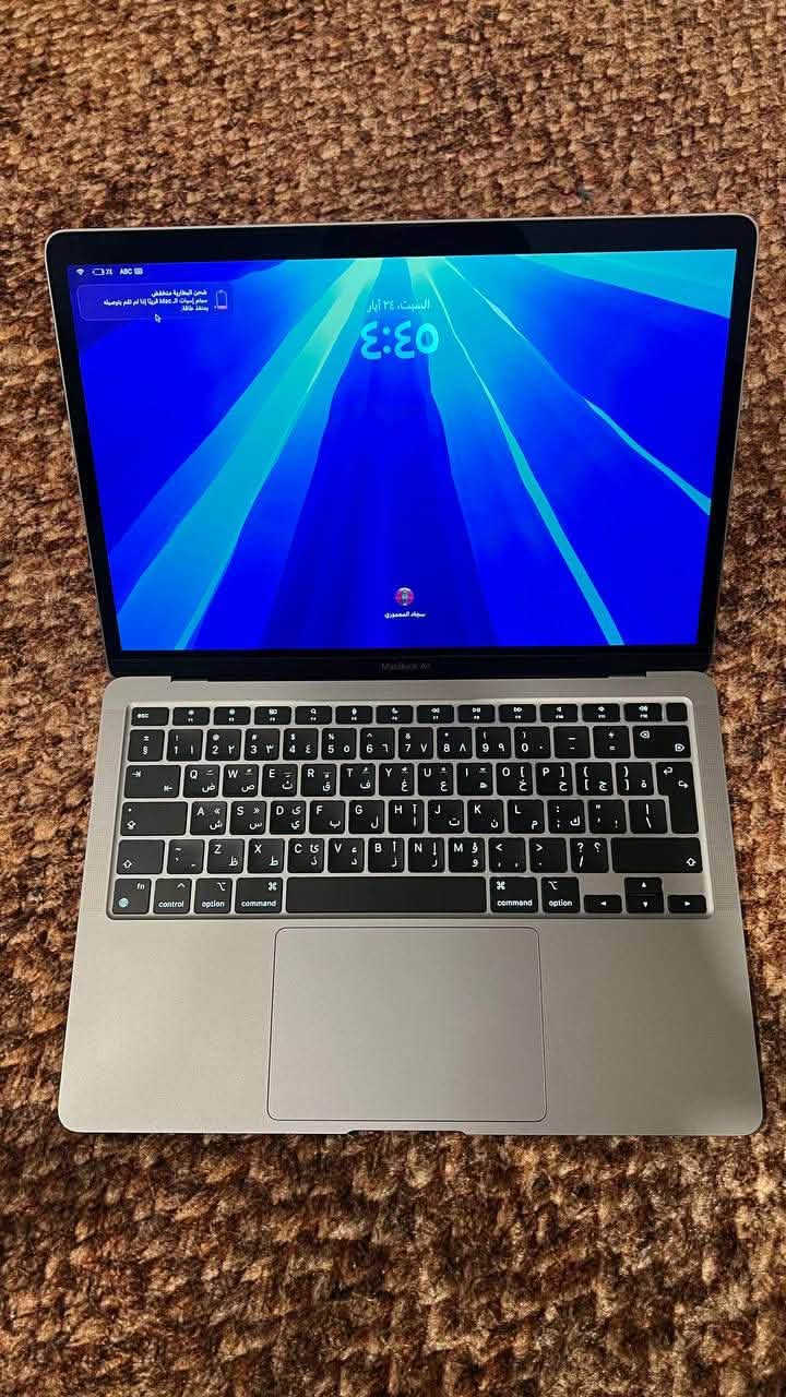 معالج M1 • ٨ جيجا رام • ٢٥٦ جيجا SSD