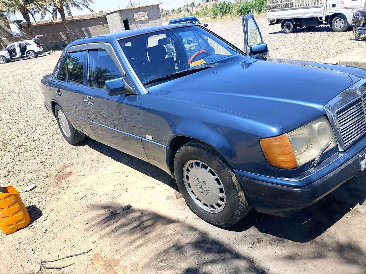 مارسدس دب . محور بطه سياره نضيفه . بيه جراد فقط قماره
تبريد . مسجل شاشه  كامره  تايرات جدد
وجاهزه مال جناي 
سعر 55

الرقم .***********
