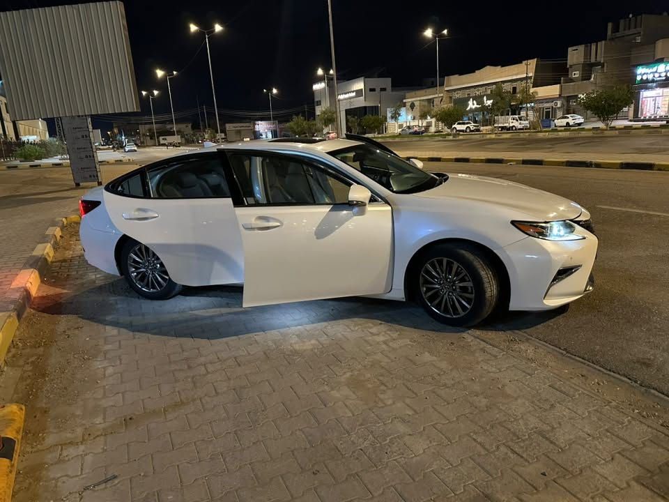السلام عليكم لكزز Es350وارد خليجي مكفولة كفالة عامة ما عدا بيه بارد بل باب مال السايق مديل 2014 محدث داعامية اماميه  2016 السعر 185 وبيه مجال الرقم ***********واذا اكو مراوس بمديل 22 أو 23 وارد هم عادي اراوس
