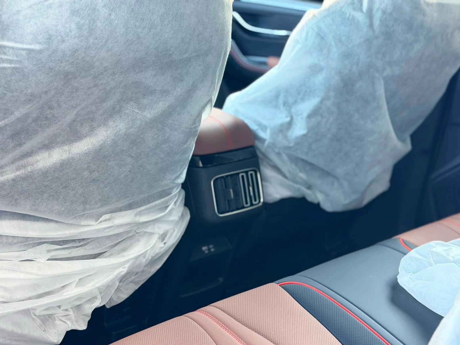 ⁨	🚘 توفر لكم شركة اسمـاعيل البلداوي   ✨ بي واي دي سونج 2026 (BYD Song 2026) ✨ أعلى فئة (flagship) مع ضمان وكالة NAT العراق. ⭕️علق بـرقم 1 ليصلك السعر 👌 --------------------- 🛡️ الضمان الرسمي: ✅ 6 سنوات ضمان على السيارة. ✅ 8 سنوات ضمان على البطارية. --------------------- ⚙️ المواصفات: 🔹 محرك 1500 سي سي هايبرد (Hybrid). 🔹 قيادة ذاتية. 🔹 فتحة سقف بانوراما. 🔹 شاشة دوارة عملاقة. 🔹 عداد سرعة ديجيتال. 🔹 مقاعد جلد فاخرة. 🔹 مقاعد أمامية تبريد وتدفئة. 🔹 مقاعد كهربائية (عدد 2). 🔹 صندوق خلفي كهربائي. 🔹 نظام صوتي فاخر من Infinity. 🔹 كاميرات 360° (4 كاميرات). 🔹 رادار أمامي وخلفي. 🔹 حساسات أمامية وخلفية. 🔹 نظام مراقبة النقطة العمياء. 🔹 مثبت سرعة ذكي (Adaptive Cruise Control). 🔹 تحكم بالمقود من الجهتين. 🔹 منظومة وسائد هوائية متكاملة (Full Airbag System). 🔹 مصابيح أمامية زينون. 🔹 مصابيح خلفية LED. 🔹 ويلات كروم. 🔹 نظام إزالة الضباب والصقيع. 🔹 بصمتان ذكيتان مع كارت تشغيل. 🔹 شاحن لاسلكي مزدوج يشحن جهازين في الوقت نفسه. 🚘تحكم مرآة كهرباء+ تحكمات لمس في جميع انحاء السيارة 🚘انارة داخلية محيطية متعددة الالوان مميزة --------------------- متوفرة بـشركة اسماعيل البلداوي لتجارة السيارات 🇮🇶. --------------------- 📍 العنوان: بغداد – معارض جكوك – قرب بوابة الكاظمية 📍 المعرض: شركة إسماعيل البلداوي لتجارة السيارات --------------------- 📞 للاستفسار والتفاصيل: *********** 📩 أو تواصل معنا عبر رسائل الصفحة بكل سهولة #شركة_اسماعيل_البلداوي_لتجارة_السيارات #  #عروض_السيارات #بغداد #معارض_جكوك⁩
