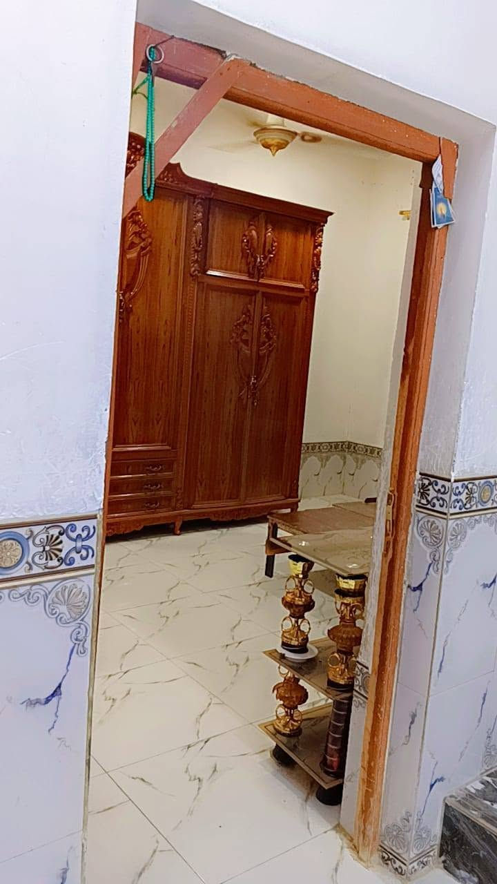 بيت للبيع طابو صرف
بناء جديد كونكريت
 مساحتة الكلية 650
مساحة البناء 250
يتكون من صالة 10 امتار
وغرفة عدد2
ومطبخ 2 بارد وحار
وحمام داخلي وخارجي
وصحيات خارجية
العنوان منطقة ال سليم
للاستفسار الاتصال على الرقم ***********

