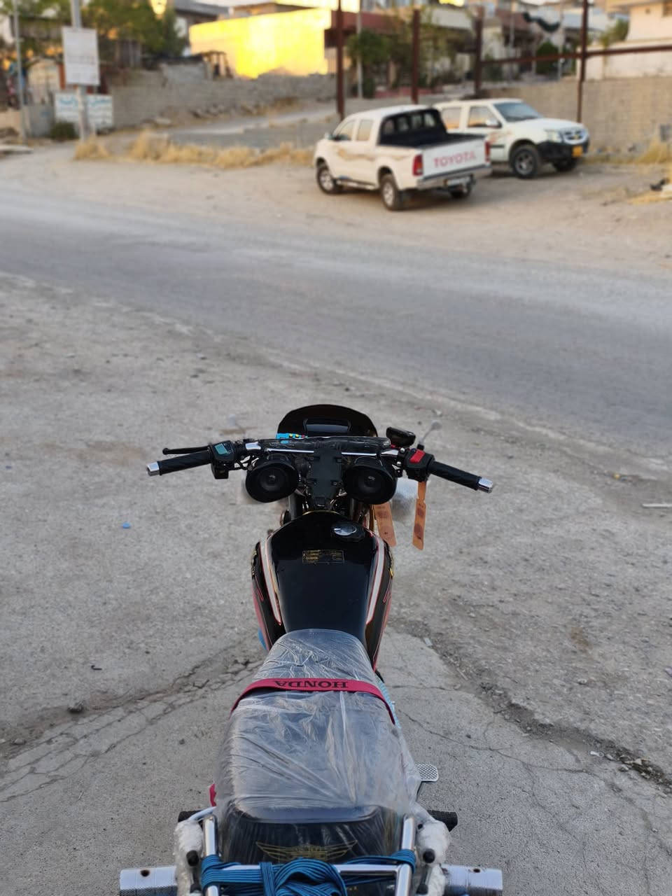 🔥 بۆ فروشتنی خێرا - Namipro Honza 200cc 🔥

​زانیارییە سەرەکییەکان:

​جۆر: Namipro Honza 200cc

​مۆدێل: 2025 (پێنج گێڕ)

​بەڵگەنامە: مەنەفێست (4 سوچی بیلادی لەگەڵدایە)

​شوێن: سلێمانی - هوانه

​تایبەتمەندی و مەرجەکان:

​گێڕ و مەکینە: بەشەرت، کەپسە و سپانە بەرنەکەوتووە وەک سەعات ✔️

​شانسی: بەشەرت (بێ درز، بێ لەحیم، بێ تەقیوی و تەواو ڕاست) ✔️

​کارەبایی: کامڵ بەشەرت، گێچی ئەلیکترۆنی ✔️

​ئیشکردن: سلف و هندل وەک سەعات بەشەرت ✔️

​دۆخی گشتی: کامڵ سەنتەر و جایز ✈️، کامڵ جوانکاری بۆ کراوە و برغو بۆ برغو بێ نوقسانییە ✔️

ماشاءاللە لەقوەتی مەکینە 🌹

جوتێک مکەبەرەی تازە سەوت خۆش🌹

تازە ڕۆنی بۆگۆڕاوە 🌹

جوتێک هۆڕن پاپ مەزبوت🌹

ماڵی دۆستە تەقەو ڕەقەی نیە✔

سفرە یەک دەست
نرخ: 830هەزار (قفڵ)💰💸

📞 پەیوەندی***********

​Tb.تێبینی: تکایە بڵندگۆ یان پەیام پێشتر بە جوانی بخوێنەرەوە، ماتۆڕەکە هیچی کەم نییە و بۆ عەیب و عارمعامەلە تەلەفۆن مەکە.
