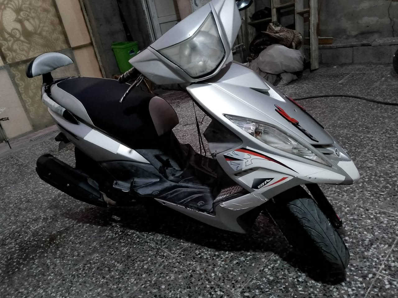 سلام عليكم شباب GTR نكره سلف مكينه خير من الله يرادله جويتر شلعته مو زينه سعر 750 وبيه مجال حك جيتك مكان بغداد جديده ***********
