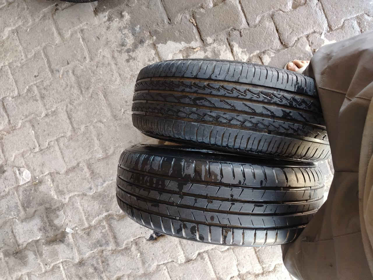 زوج تايرات مستعمل قياسهن 195 على 65 على 15 مكاني كوفه سهله اتصال على رقم ***********
